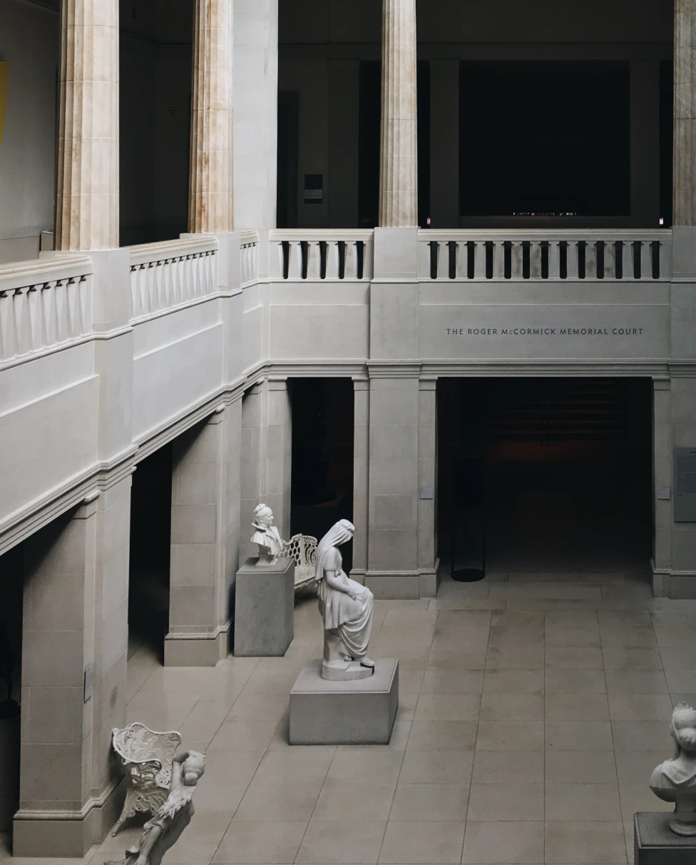 The art institute with statues and beautiful sculptures.