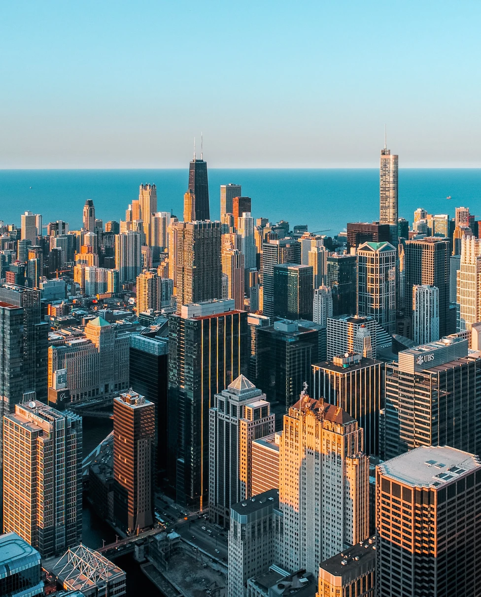 chicago illinois city view with blue lake