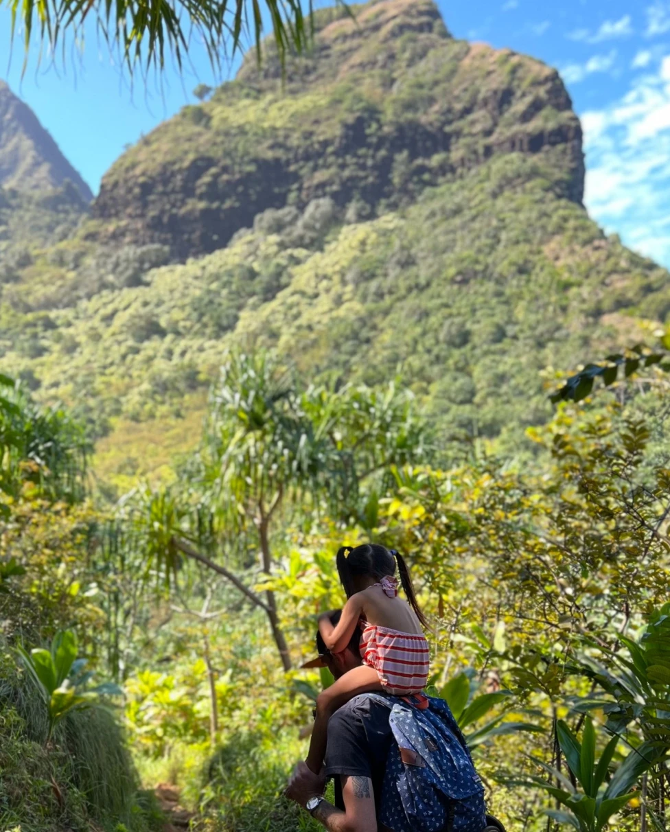 A picture of a man with a kid on his shoulders.