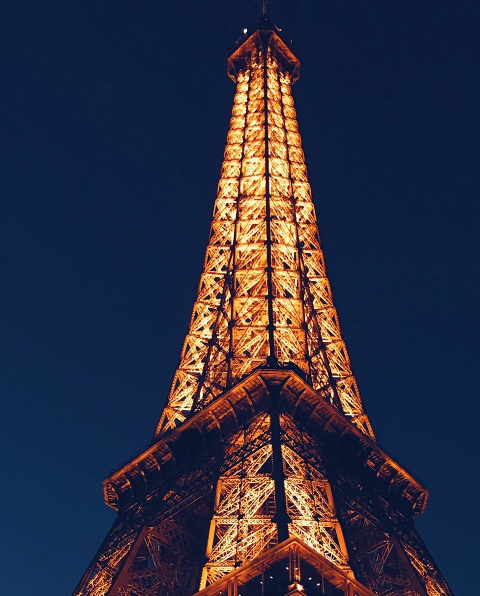 Night view of Eiffel Tower.