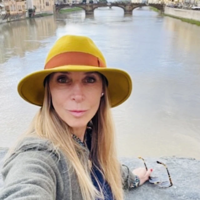 Advisor - Vanesa Hart