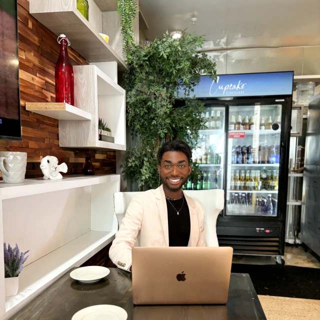 Xavius Broomes Fora Travel