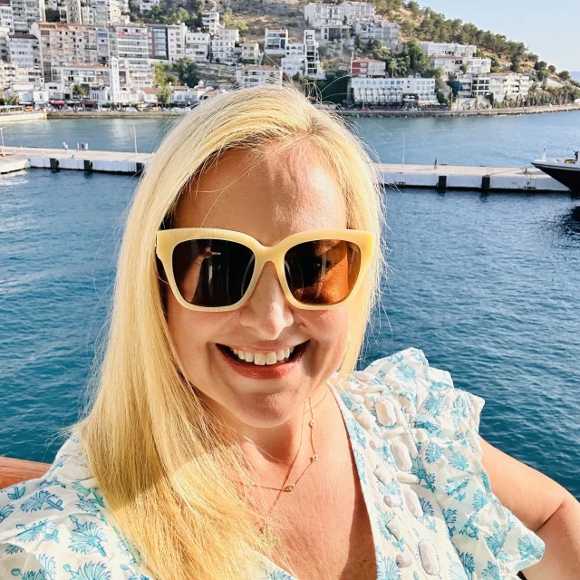 Advisor - Lauren Jones
