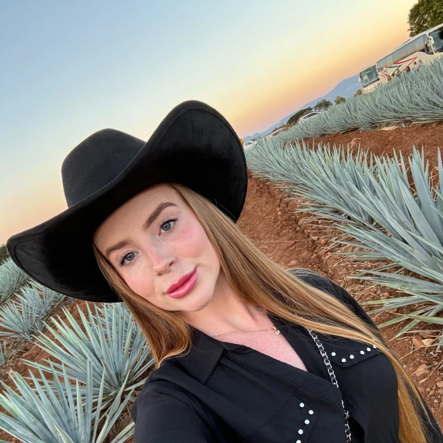 Advisor - Samantha Lee