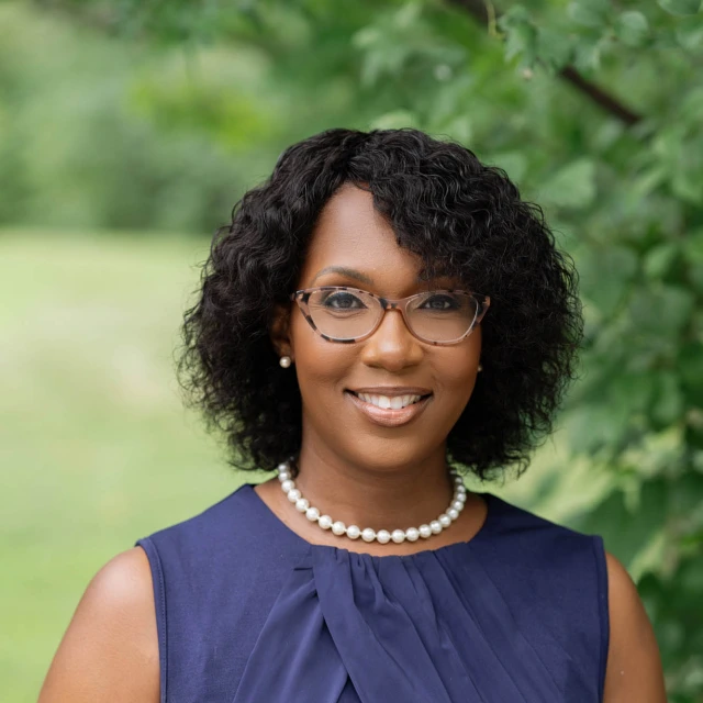 Advisor - Dountonia Batts