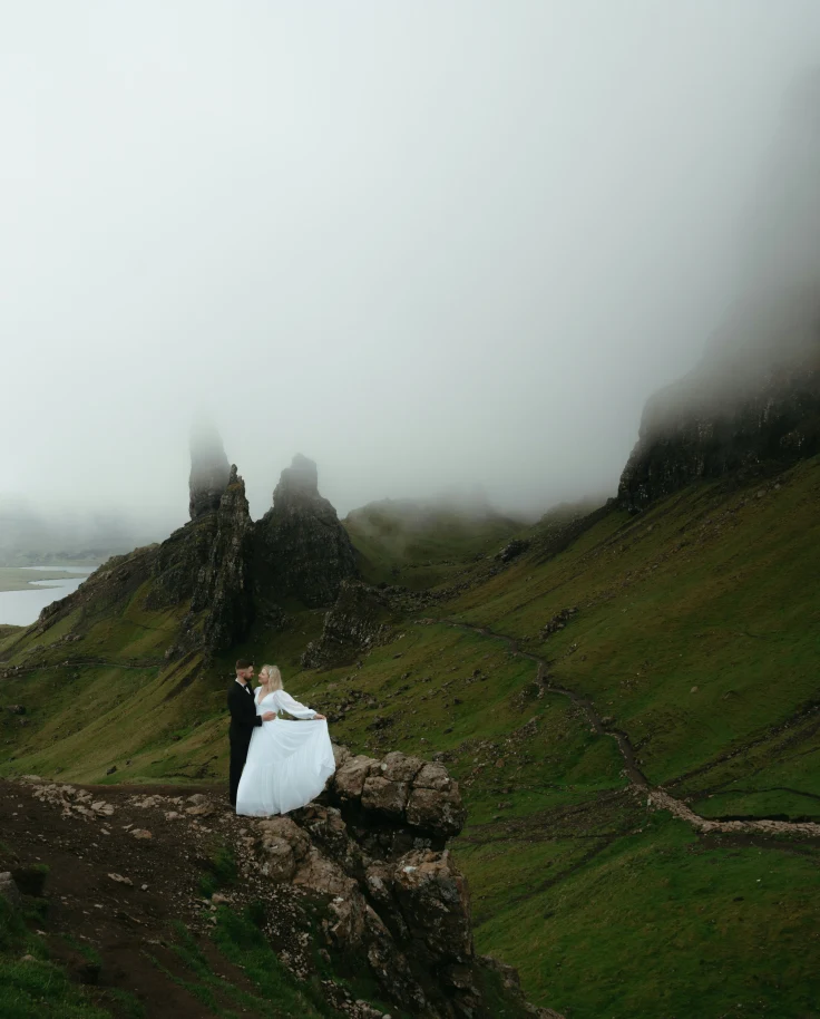 Scotland Honeymoon: The Perfect Destination for Romance & Adventure curated by Jonna Robertson