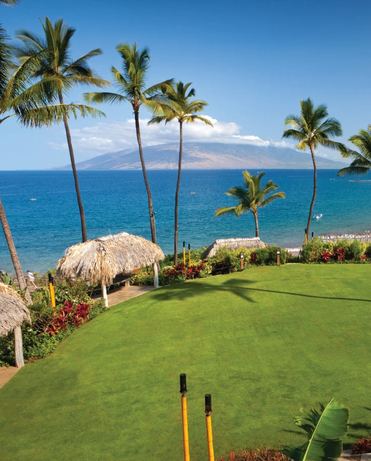 Discover Paradise in Hawai'i: The Ultimate Guide to Maui curated by Ashley Romans