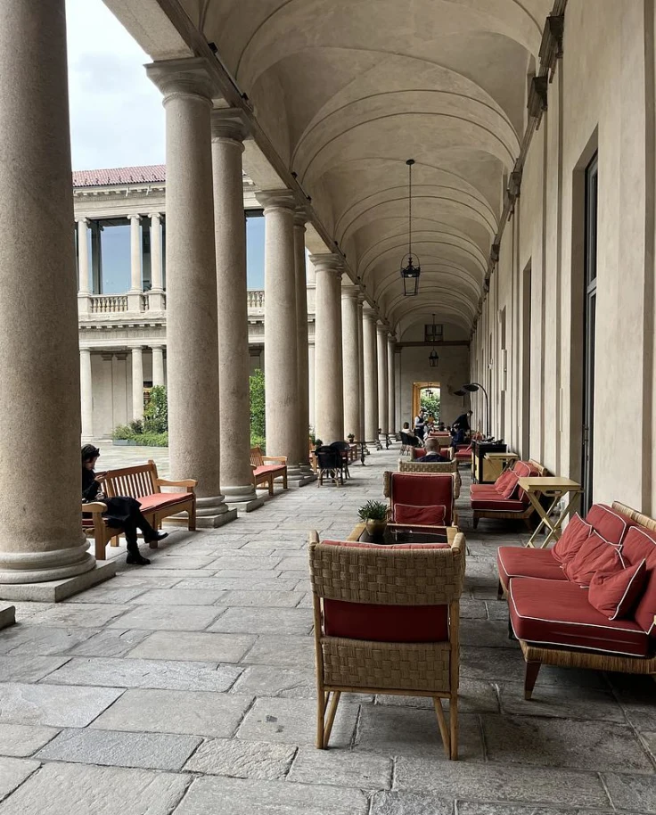Outdoor sitting space