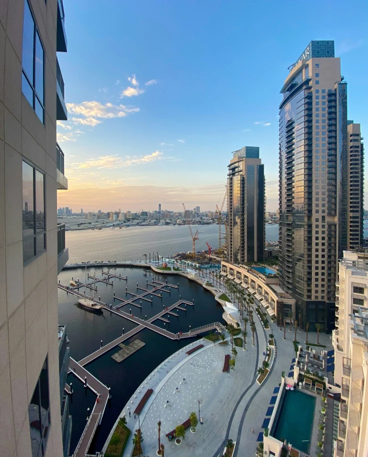 Bird's eye view of a city and pier