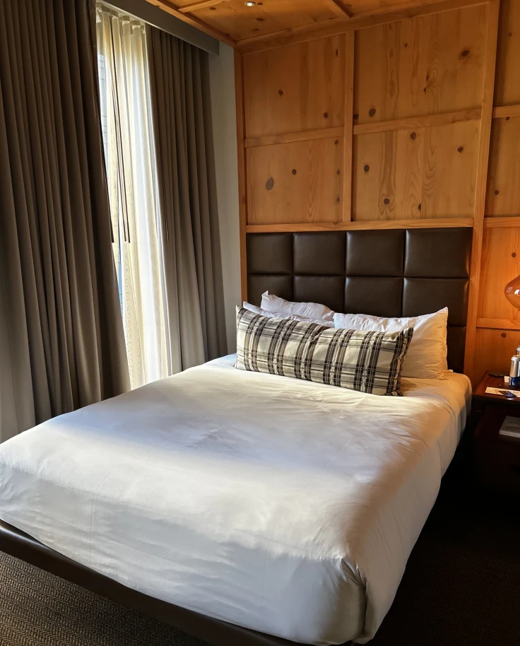 Limelight Room 2 Queen - with wood interior and a neutral setting