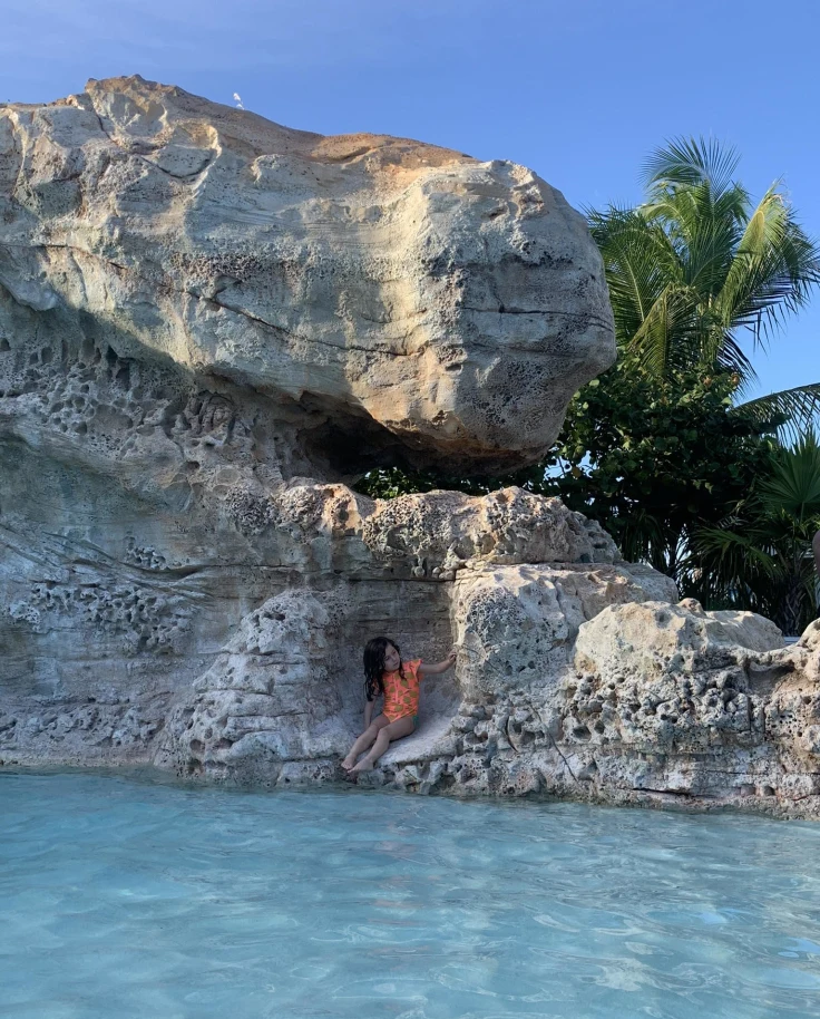 Dean-s Blue Hole Rocks - Rose Paumier