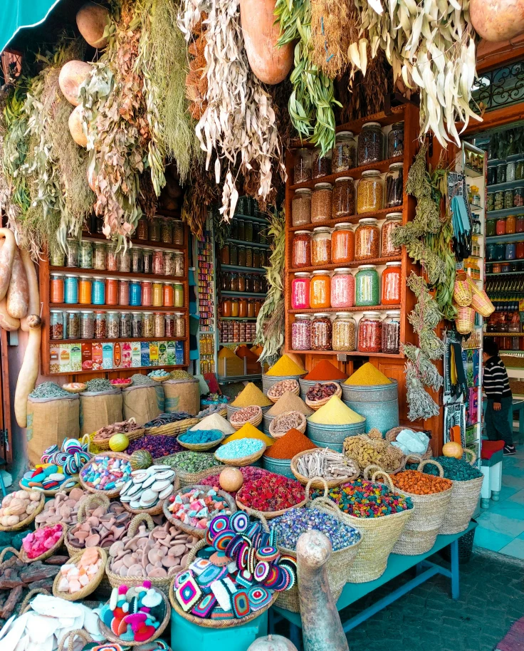 Assorted colors of wicker baskets in a market display