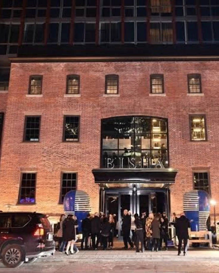A large red brick building, the Bishahotel - Alicia Mariani