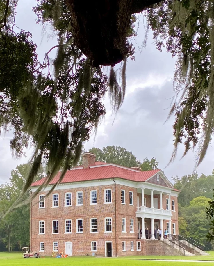 A picture of a building at daytime