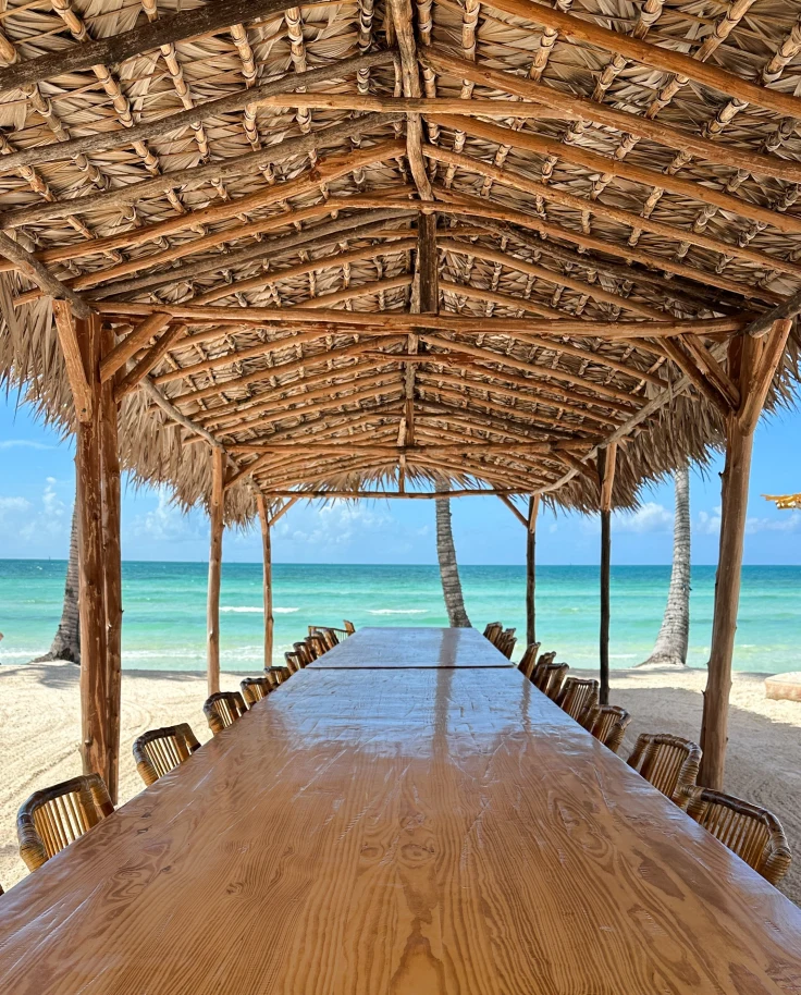 Ocean front dining at Albany Resort