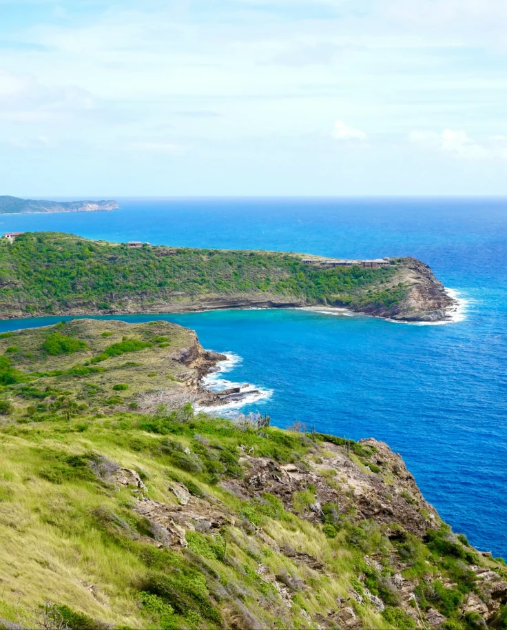 A picture of the Island surrounded by blue water.