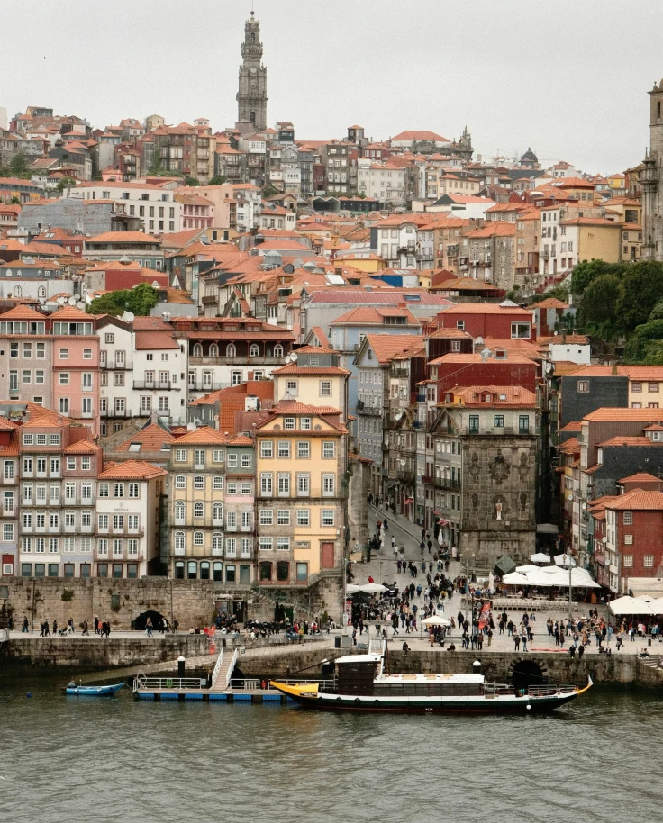 Cityscape with buildings in front of a body of water.