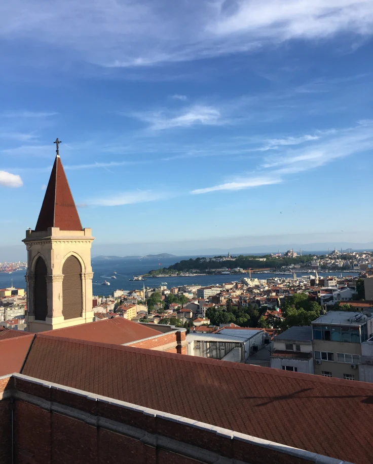 building overlooking city and the ocean during daytime