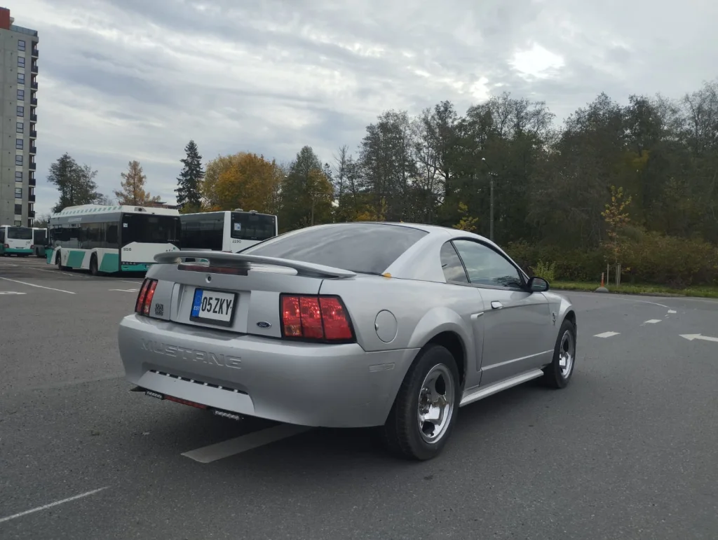Ford Mustang 3.8 144kW