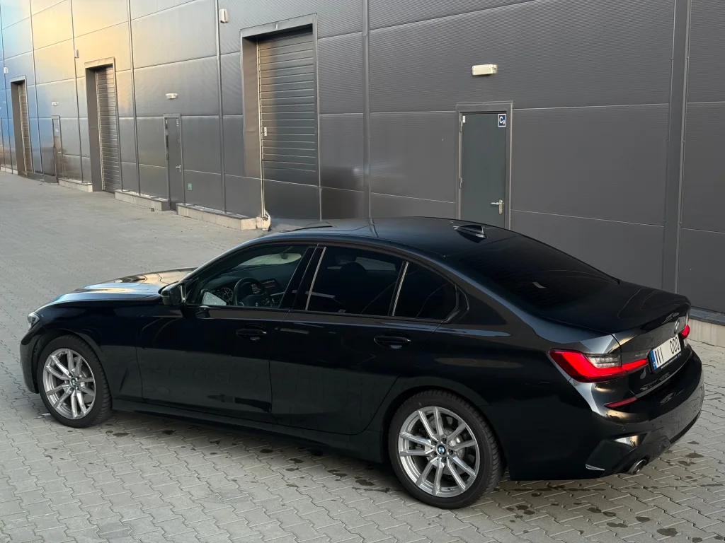 BMW 330 2.0 190kW