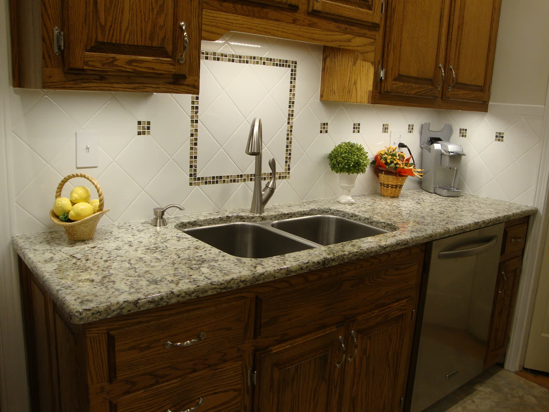 Kitchen backsplash in Norfolk, VA from Floors Unlimited