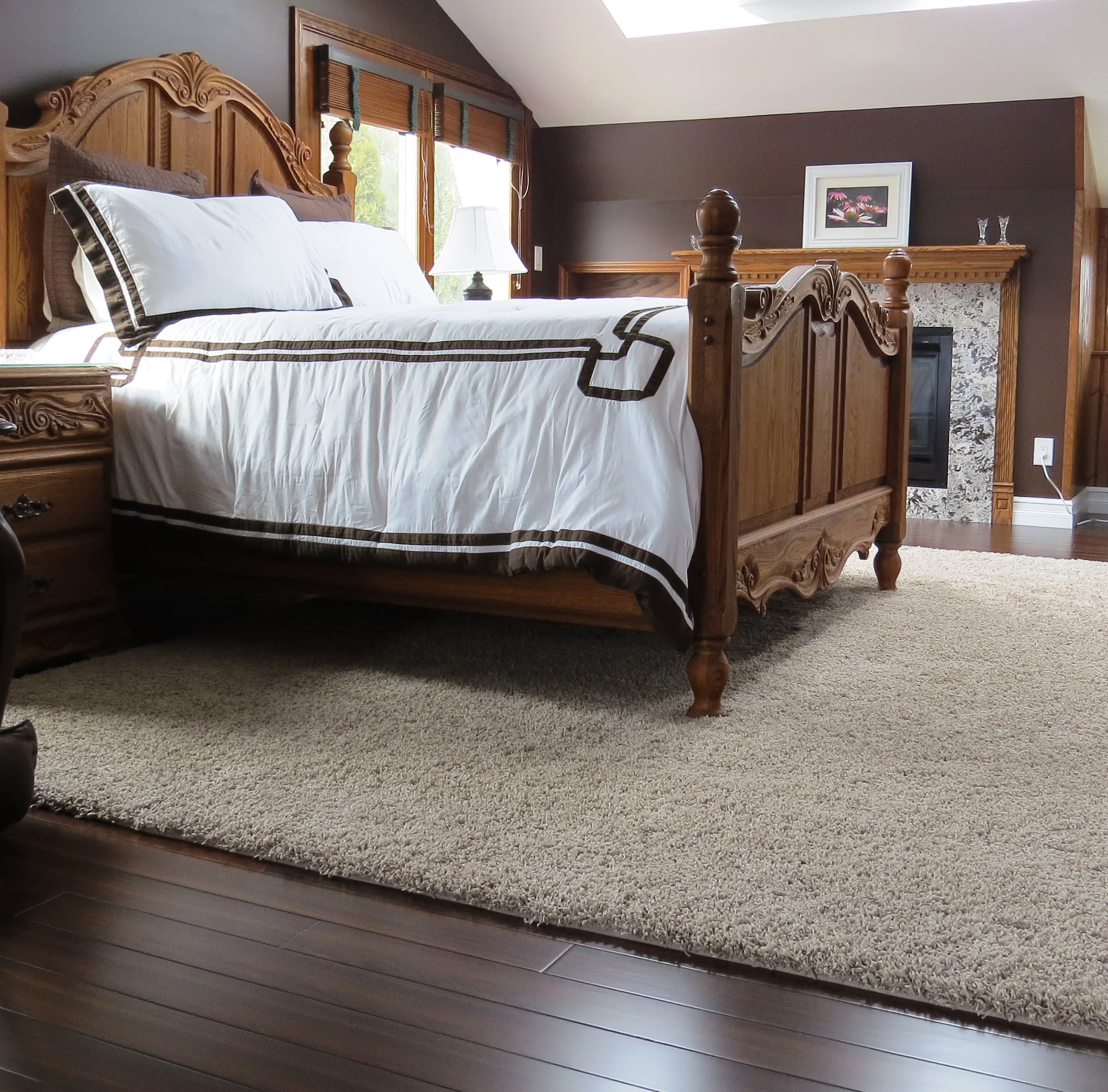 Residential bedroom hardwood flooring and a plush area rug from Independent Floor Covering located in Port Huron, MI