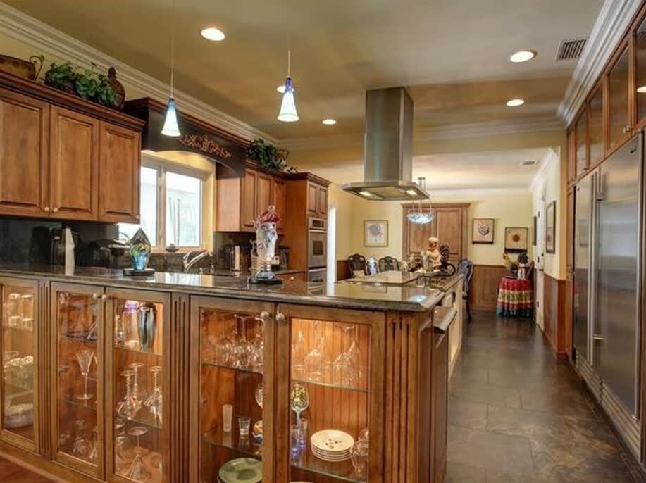 Tuscan-style kitchen design in Dunedin, FL from Floor Depot