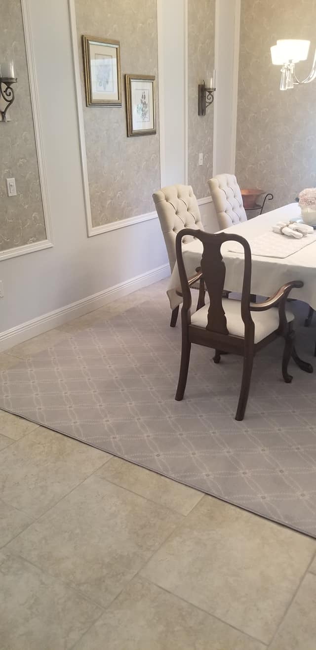 Benefits of using rugs in dining areas