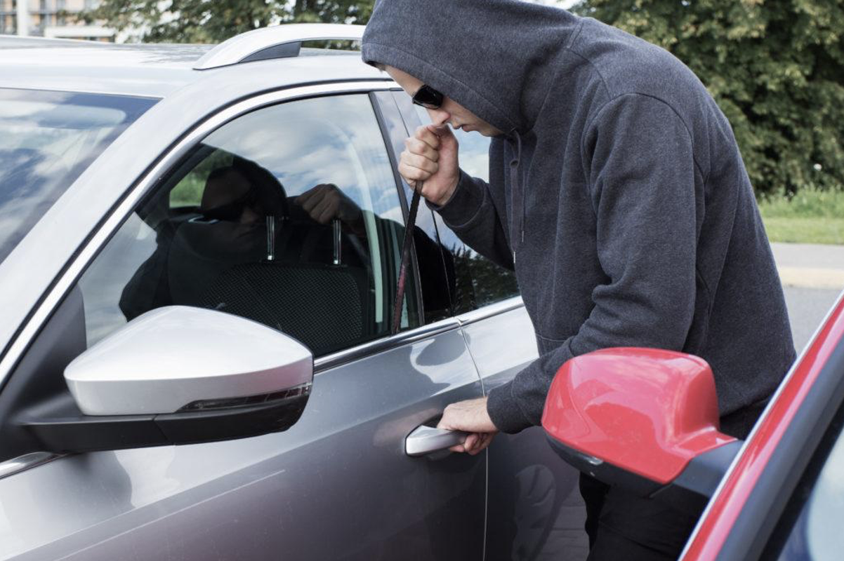 A person opening a car doorDescription automatically generated