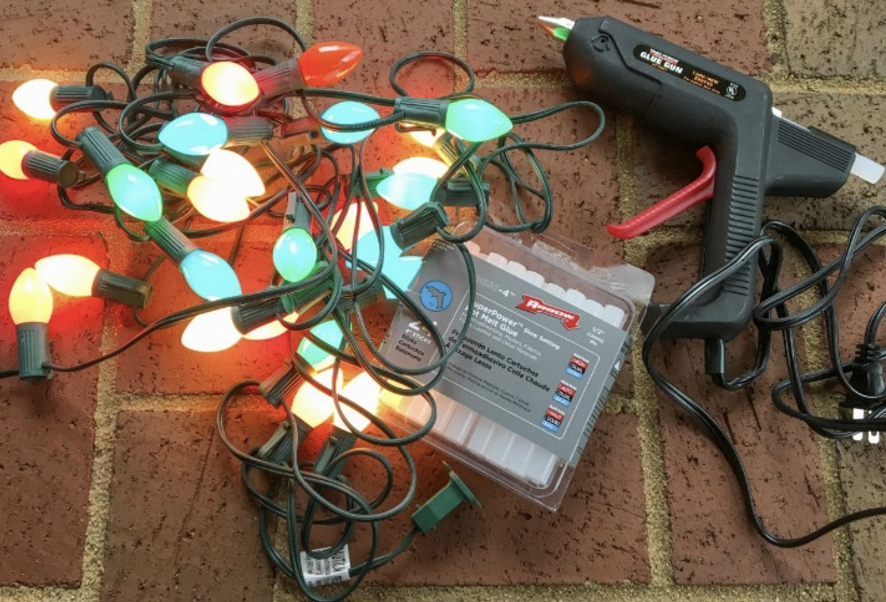 A string of lights and an objectDescription automatically generated