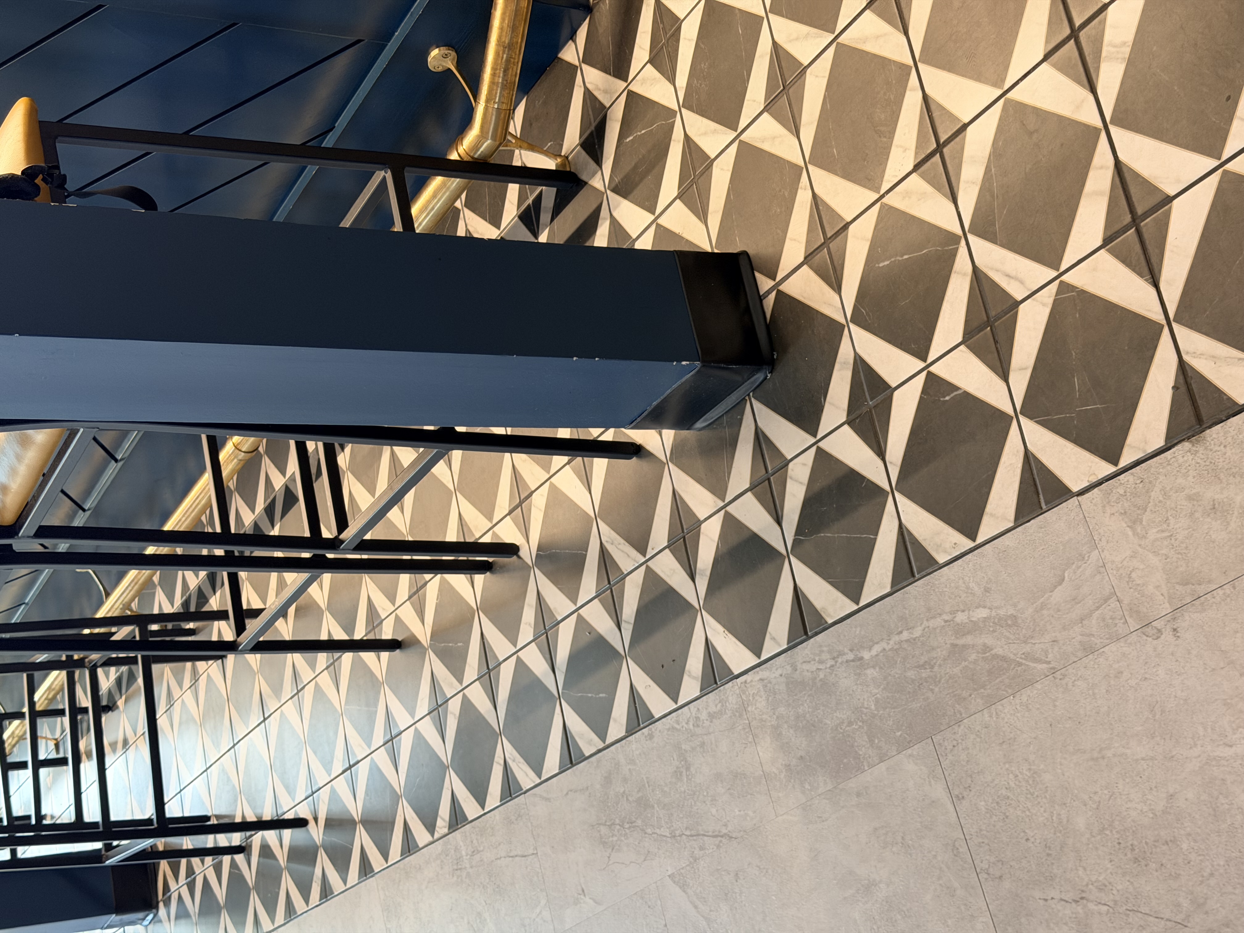 Borough_Restaurant_1st_Floor_Bar_in_Downingtown_PA