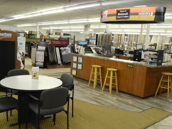 Albia, IA area expert flooring team