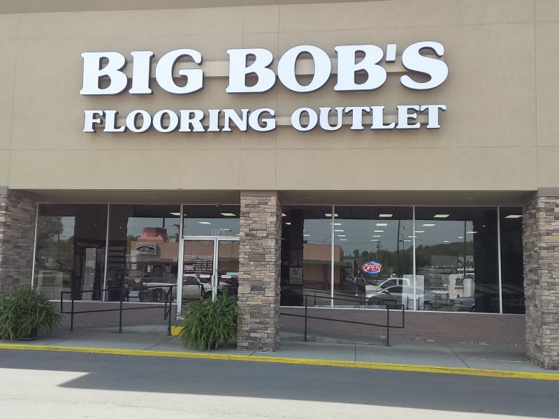Big Bob’s Flooring Outlet showroom in Liberty, MO
