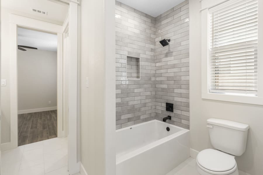 Tub Surrounds Gallery in College Station, TX