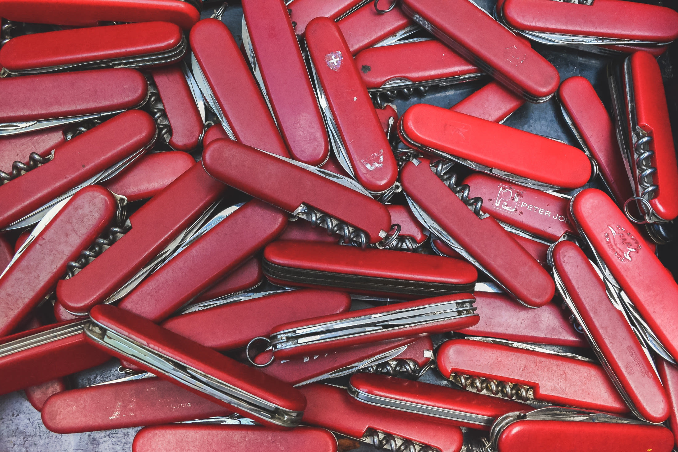 https://res.cloudinary.com/forestry-io/image/fetch/c_limit,dpr_auto,f_auto,q_80,w_auto/https://forestry.io/uploads/2018/08/pocketknife_texture.jpg In Search of the Best Continuous Deployment Service