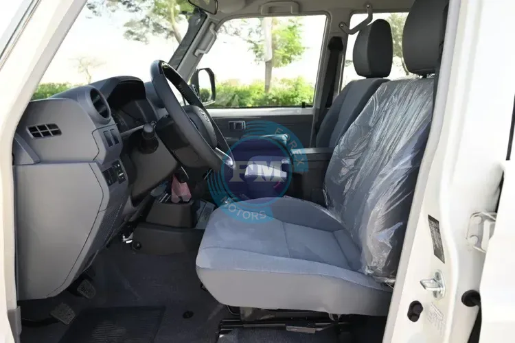 2025 MODEL TOYOTA LAND CRUISER 76 HARDTOP LX-G1 2.8L TURBO DIESEL 5 SEAT MANUAL FRONT SEATS