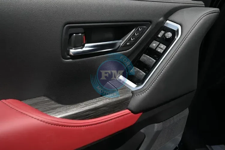 2025 MODEL TOYOTA LAND CRUISER VXR V6 3.3L DIESEL 7 SEAT AUTOMATIC INSIDE DOOR