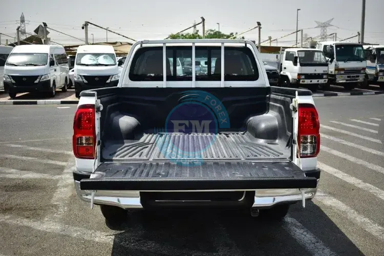 2025 MODEL TOYOTA HILUX DOUBLE CAB GL 2.4L DIESEL 4X2 5-SEATER MANUAL3