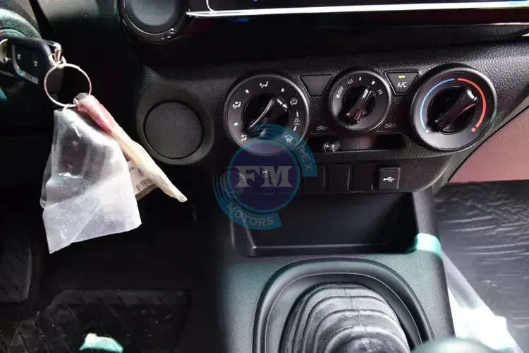2025 MODEL TOYOTA HILUX DOUBLE CAB GL 2.4L DIESEL 4X2 5-SEATER MANUAL1