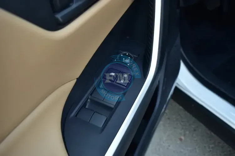 2025 MODEL TOYOTA RAV4 LE 2.0L PETROL  AWD 5-SEATER AUTOMATIC INSIDE DOOR