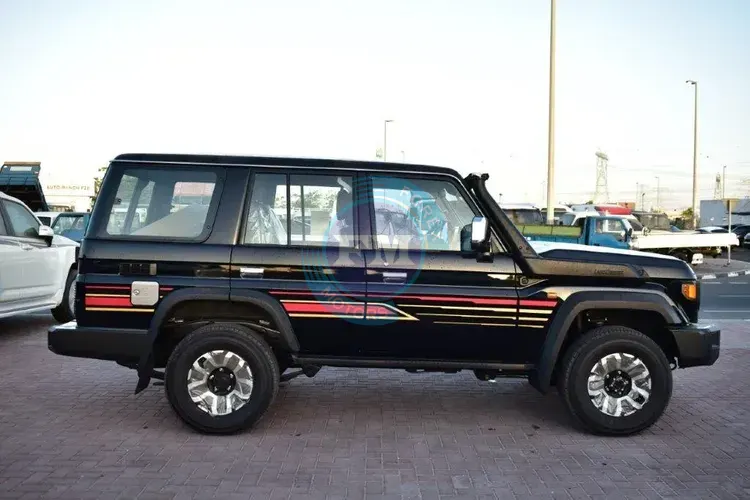 2025 TOYOTA LAND CRUISER 76 HARDTOP 40TH ANNIVERSARY LX-Z 2.8L DIESEL 4WD 5-SEATER AUTOMATIC TRANSMISSION– EURO4 SIDE2