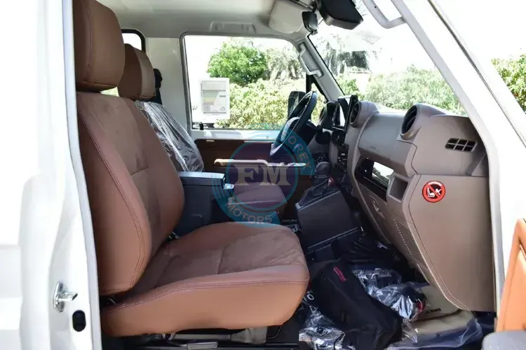 2025 MODEL TOYOTA  LAND CRUISER 71 HARDTOP SHORT WHEEL BASE S-DLX 2.8L DIESEL 4WD 5 SEATER AUTOMATIC FRONT SEATS