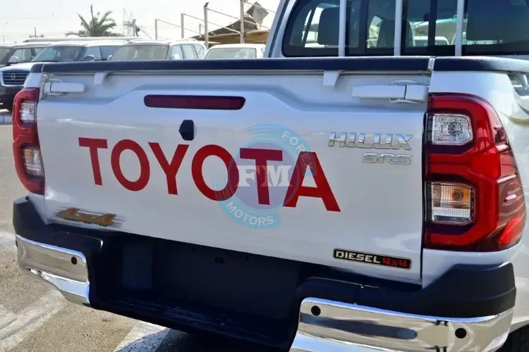 2025 MODEL TOYOTA HILUX DOUBLE CAB SR5 PICKUP 2.4L DIESEL 4WD AUTOMATIC2