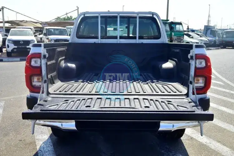 2025 MODEL TOYOTA HILUX DOUBLE CAB SR5 PICKUP 2.4L DIESEL 4WD AUTOMATIC TRANSMISSION1
