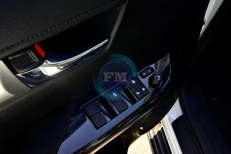 2025 MODEL TOYOTA HILUX DOUBLE CAB SR5 PICKUP 2.4L DIESEL 4WD AUTOMATIC INSIDE DOOR