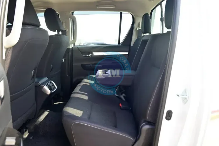 2025 MODEL TOYOTA HILUX DOUBLE CAB SR5 PICKUP 2.4L DIESEL 4WD AUTOMATIC TRANSMISSION BACK SEATS