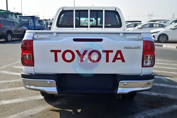 2025 MODEL TOYOTA HILUX DOUBLE CAB PICKUP 2.7L PETROL 4X2 AUTOMATIC BACK