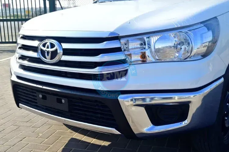 2025 MODEL TOYOTA HILUX SINGLE CAB GL 2.4L DIESEL 4X2 MANUAL1
