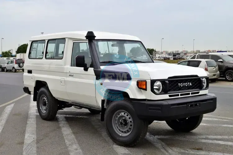 2025 TOYOTA LAND CRUISER 78 HARDTOP LWB 2.8LDIESEL 9-SEATER 4WD MANUAL SIDE