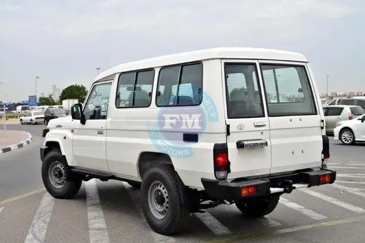 2025 TOYOTA LAND CRUISER 78 HARDTOP LWB 2.8LDIESEL 9-SEATER 4WD MANUAL SIDE1